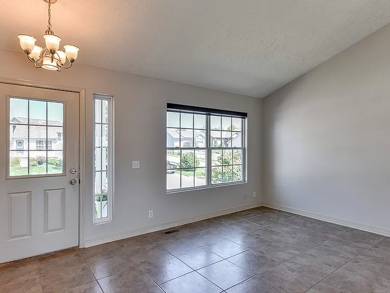 16655 Erskine St — Photo 3