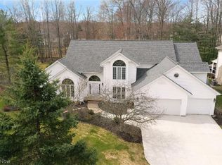 35925 Spicebush Ln, Solon, OH 44139