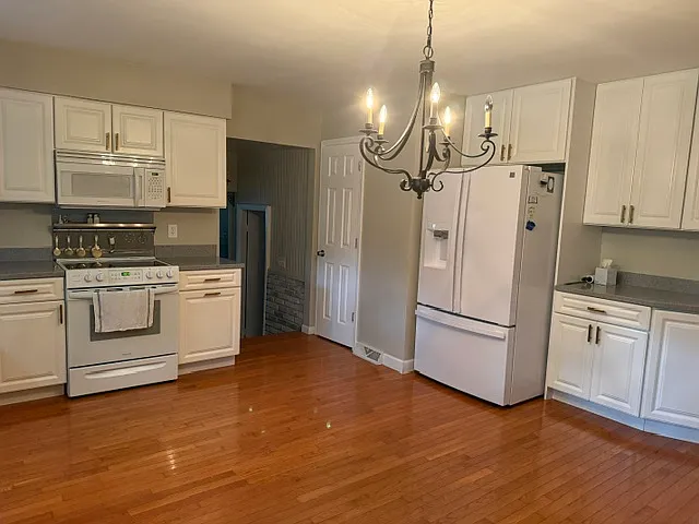 1026 Saint Louis St — Photo 15