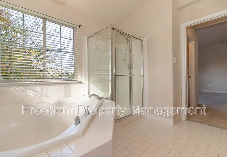 6758 Sutton Oaks Way — Photo 40