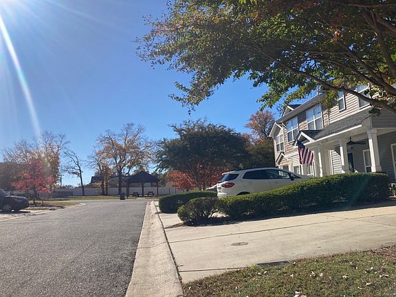 4th image of 113 Village Place Dr