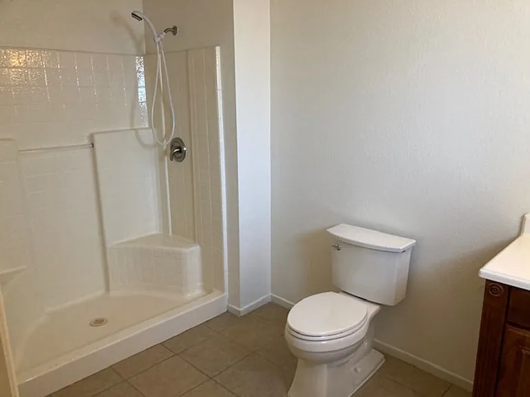860 W Commercial Ave — Photo 10