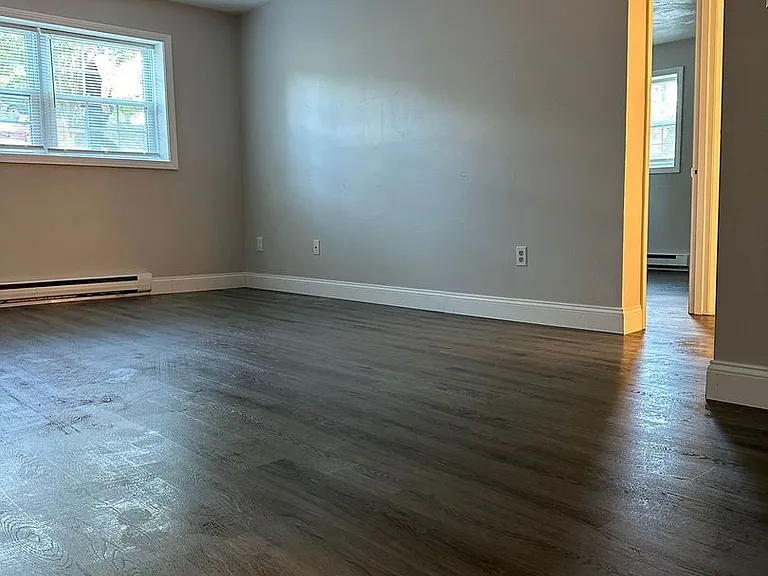 1093 Main St Apartments — Photo 15