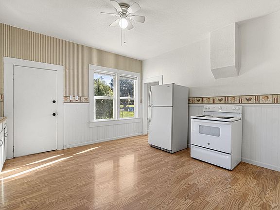 3rd image of 12 Center St