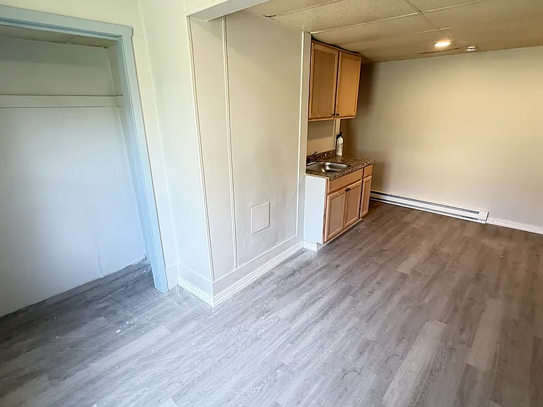 619 W State St #4 — Photo 3