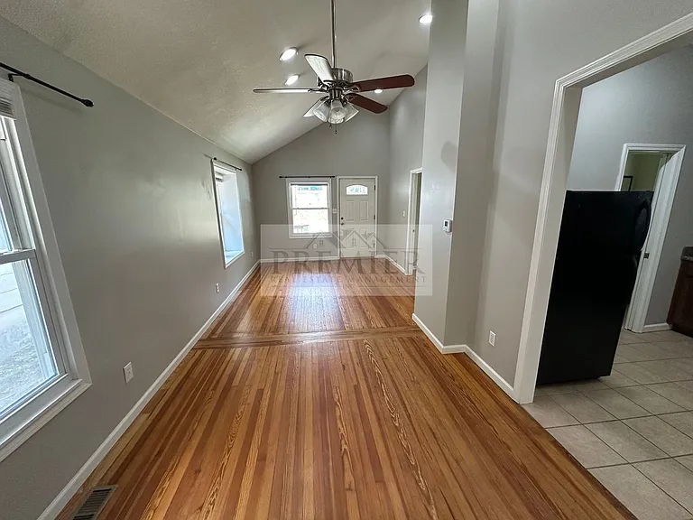 4621 Terrace St — Photo 4