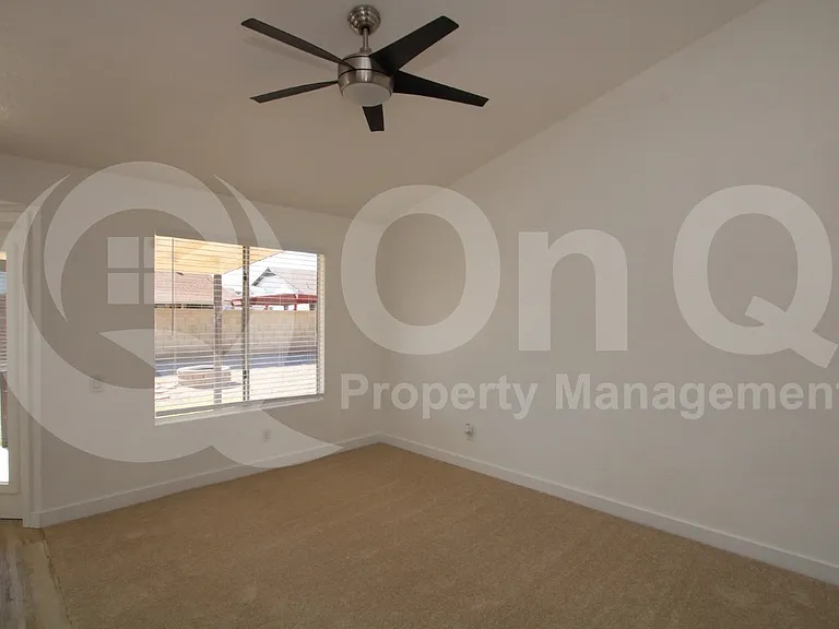 7849 W Hearn Rd — Photo 4