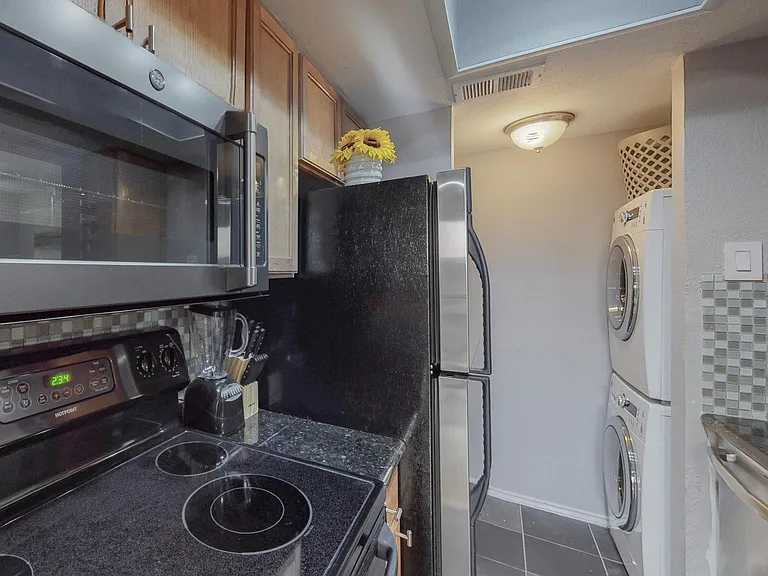 5916 Gaston Ave #304 — Photo 11