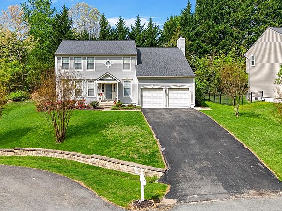 3rd image of 66 Blossom Wood Ct