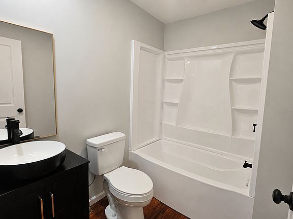 5th image of 134 Allen St