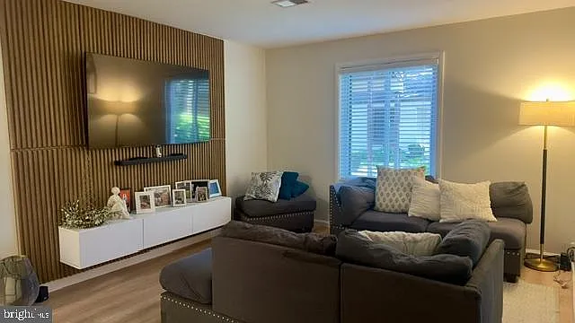 2 bed, 1040 sqft, $2,600 — Photo 4
