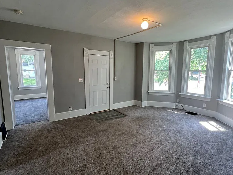 604 Fillmore St — Photo 2