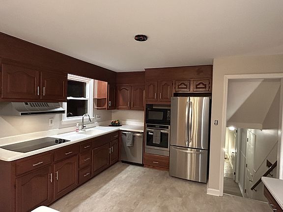 4th image of 1202 Heather Ln