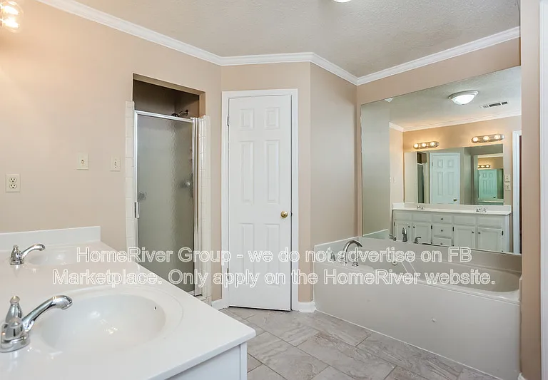 2426 Lake Edge Dr — Photo 11