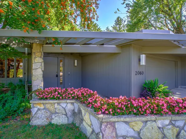 2060 Kenwood Dr E, Maplewood, MN 55117