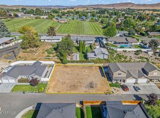 2 Alan Ct, Selah, WA 98942