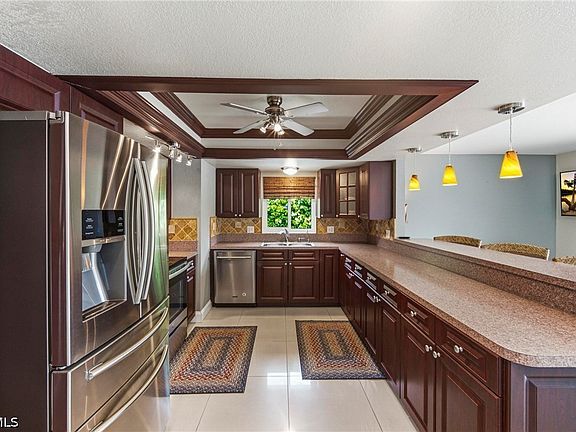 4th image of 1409 SW 43rd Ter