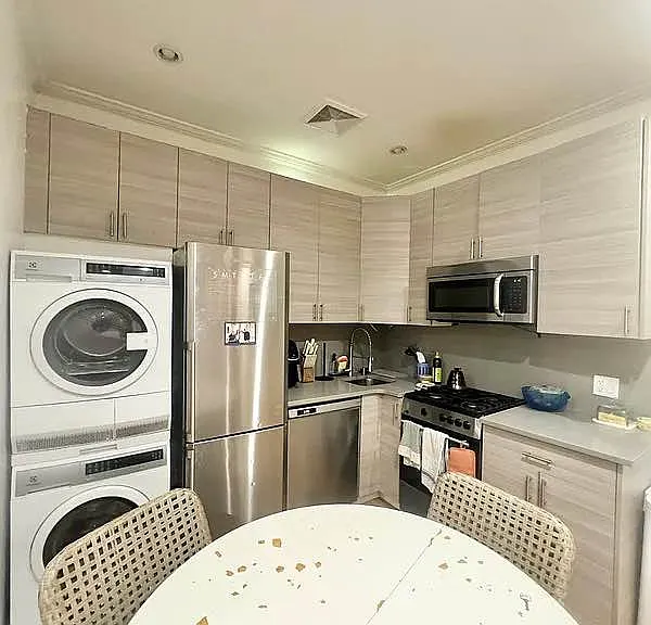 615 E 6th St #5A — Photo 1