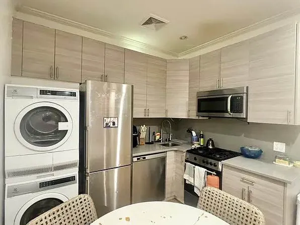 615 East 6th Street image 1 of 10