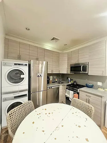 615 E 6th St #5A Photo 1 615 E 6th St #5A Photo 1