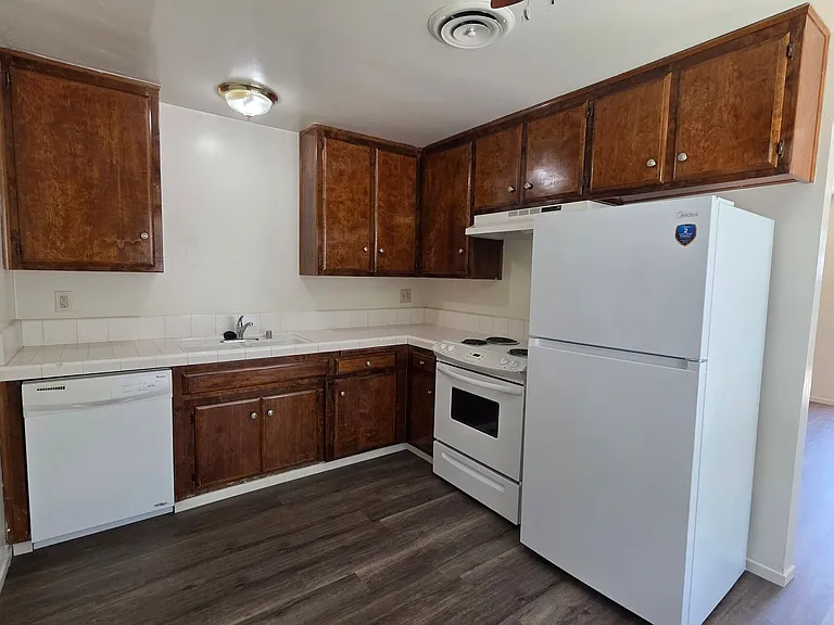2500 Ashe Rd #B — Photo 8