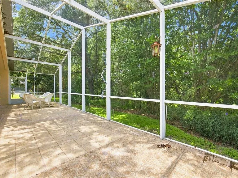 2393 Paulette Dr — Photo 25