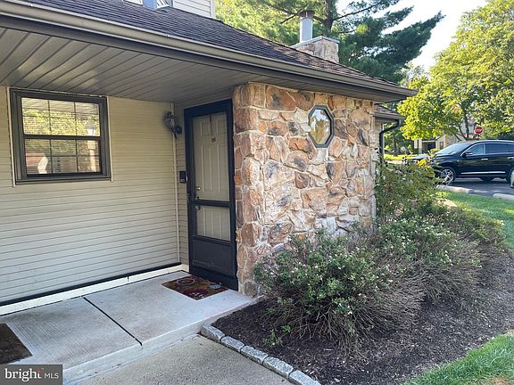 2nd image of 181 Basswood Ct