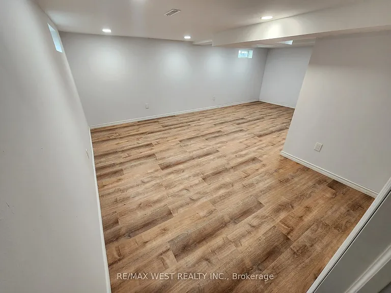 10658 Atwater Cres — Photo 30