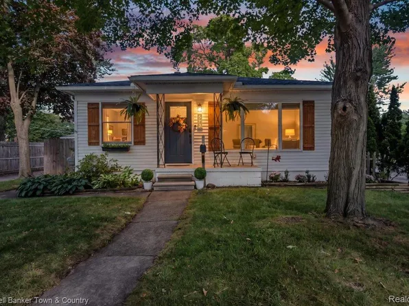 573 Parkland Blvd, Clawson, MI 48017