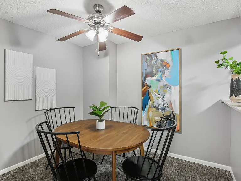 University Villa Apartments — Photo 7