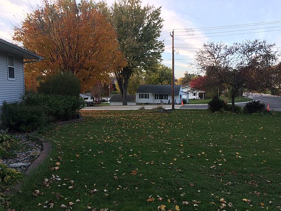 Front yard, facing north