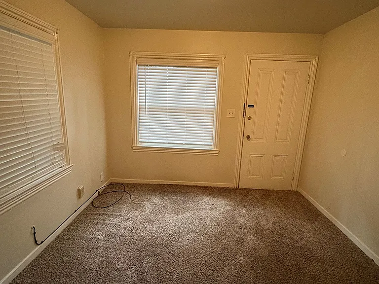 1712 F St #4 — Photo 3