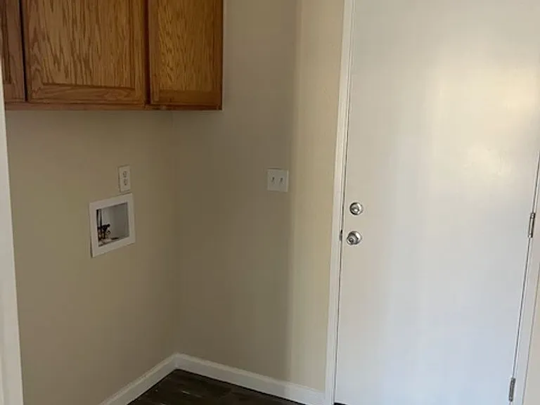 1480 Bentley Dr — Photo 3
