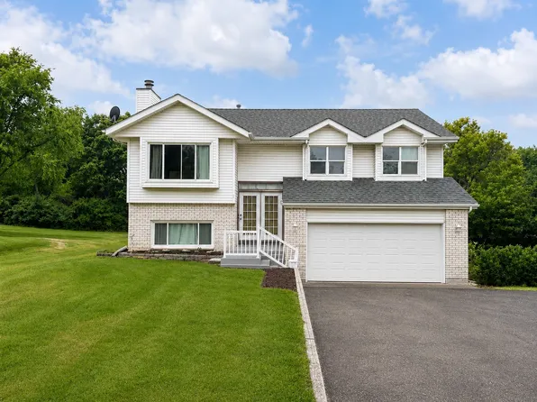 107 King Henry Rd SE, Poplar Grove, IL 61065