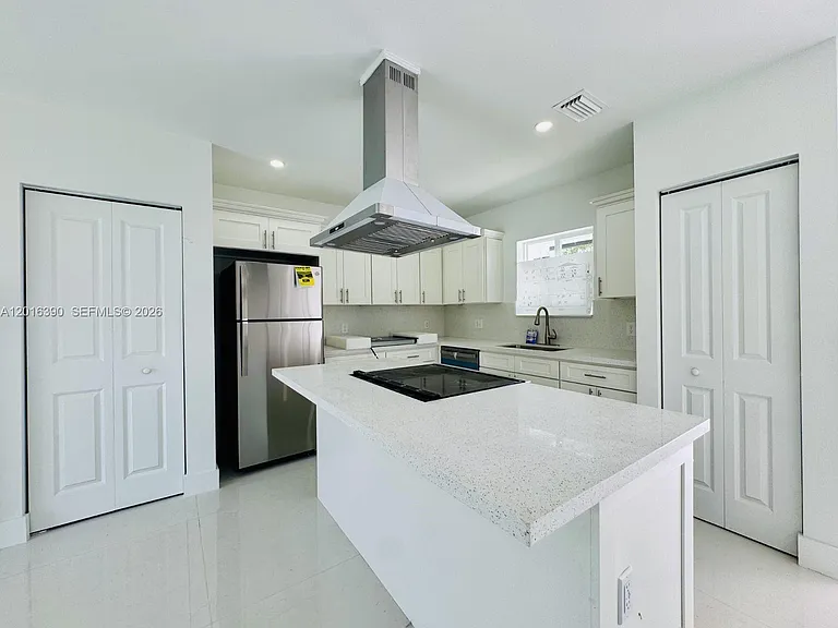 8005 NW 14th Ct #8005 — Photo 1