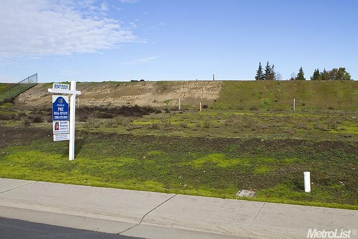 1st image of 6083 Riverbank Cir
