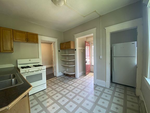 2nd image of 1422 26th Ave N APT 3