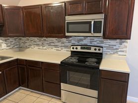 2 bedroom 1.5 bathroom apartment in Norman with washer/dryer hookup