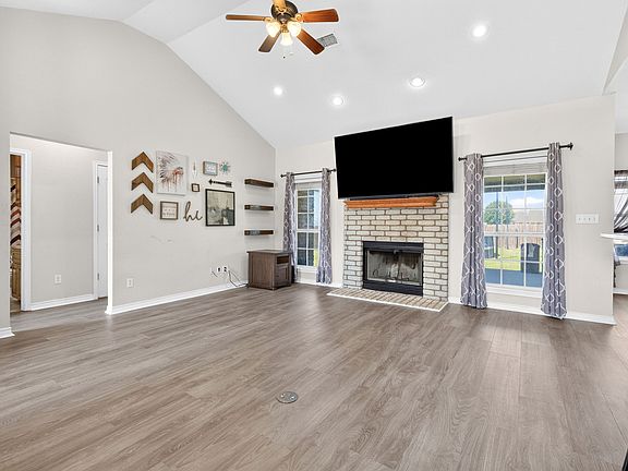 4th image of 431 Greenside