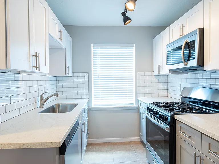 2503 Delano St — Photo 3