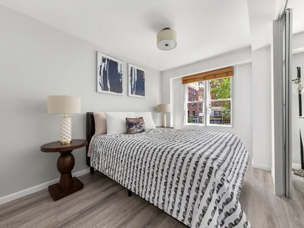 310 Lexington Avenue image 5 of 9