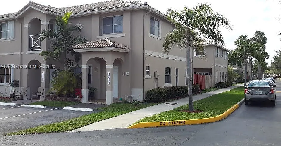 Paseos At Miami Lakes — Photo 2