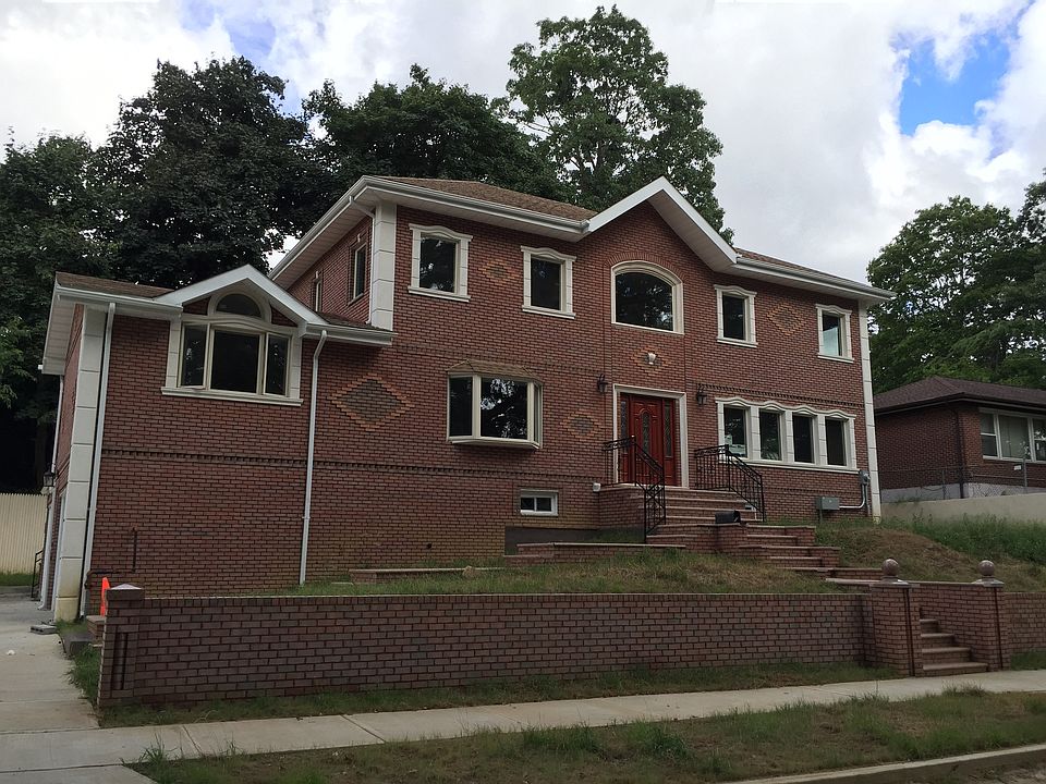 1st image of 1 Clover Pl