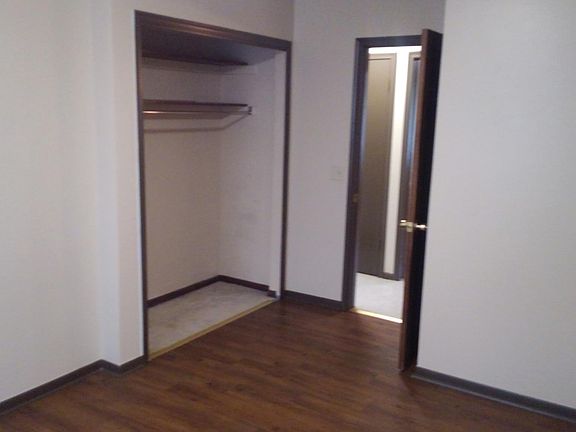 4th image of 176 Stoddard Ave