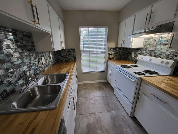 5th image of 2608 E 9th Ave #A