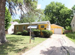 1421 S Rotzler Ave, Freeport, IL 61032