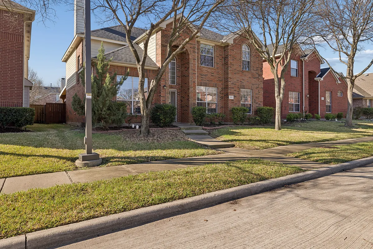 Building Photo - 1616 Broadmoor Dr