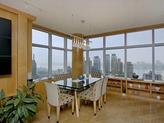 Sold by Corcoran | media 32