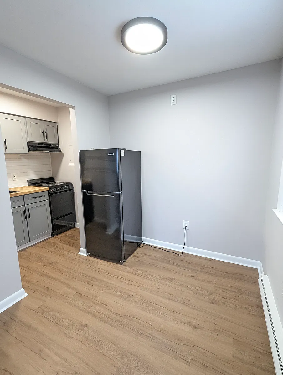 Building Photo - 142 Alexander Ave #B3