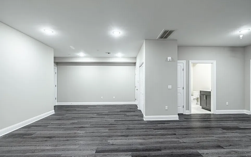941 Main — Photo 2